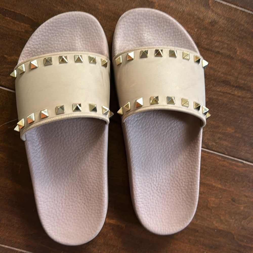 Valentino rockstud pool slides in poudre